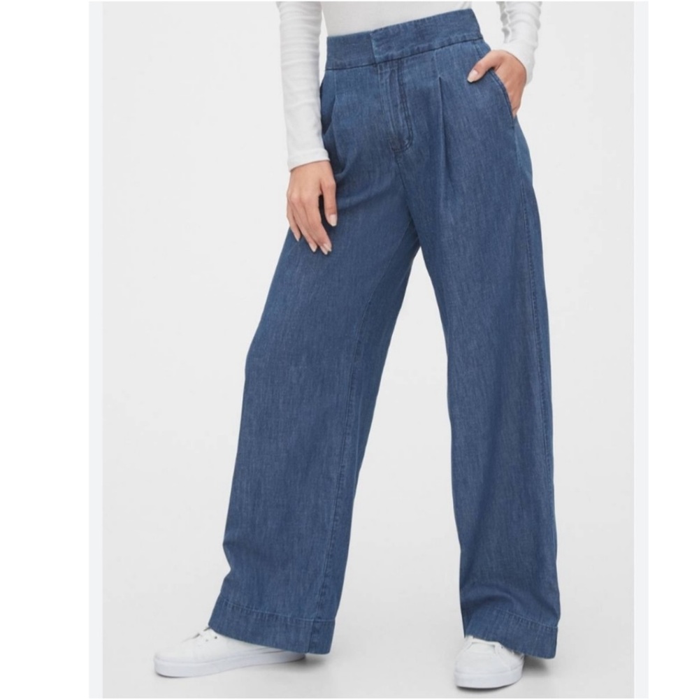 GAP High waisted pleated wide leg denim trousers closet is BOGO 💋